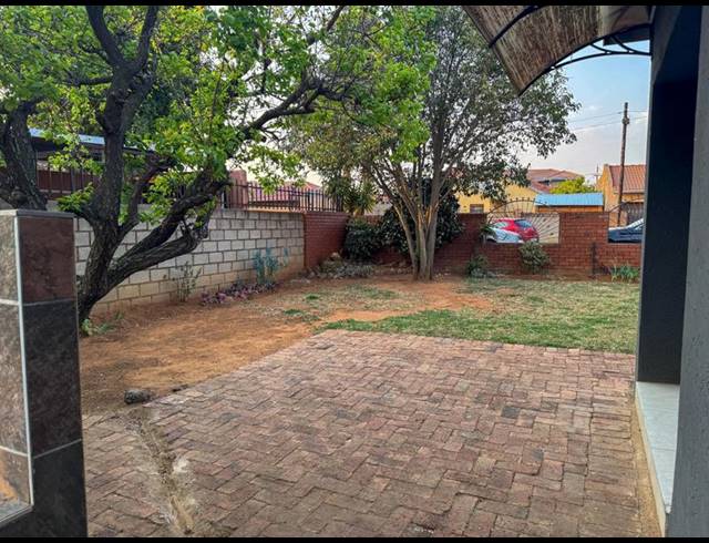 4 BEDROOM HOUSE FOR SALE IN HOSPITAL VIEW